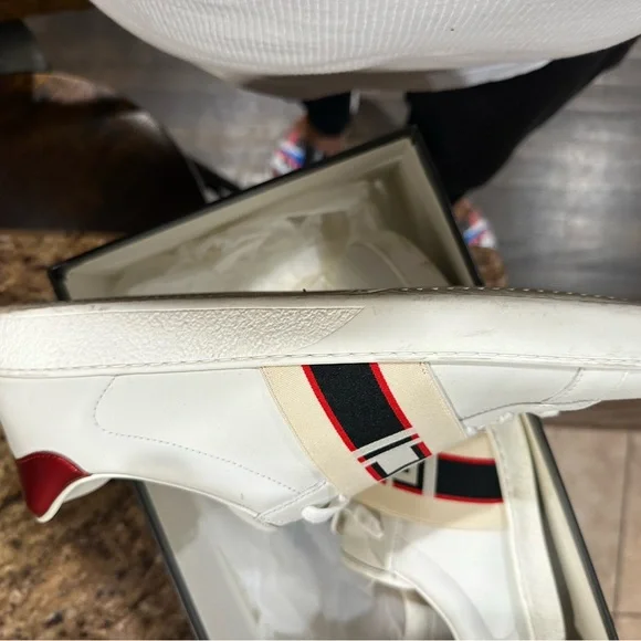 Gucci Men's White Sneakers with Logo Band - Picture 2 of 3